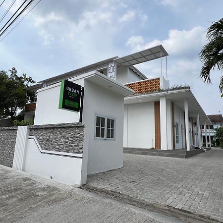 Urbanview Hotel Nimara Ngawi By Reddoorz Екстер'єр фото