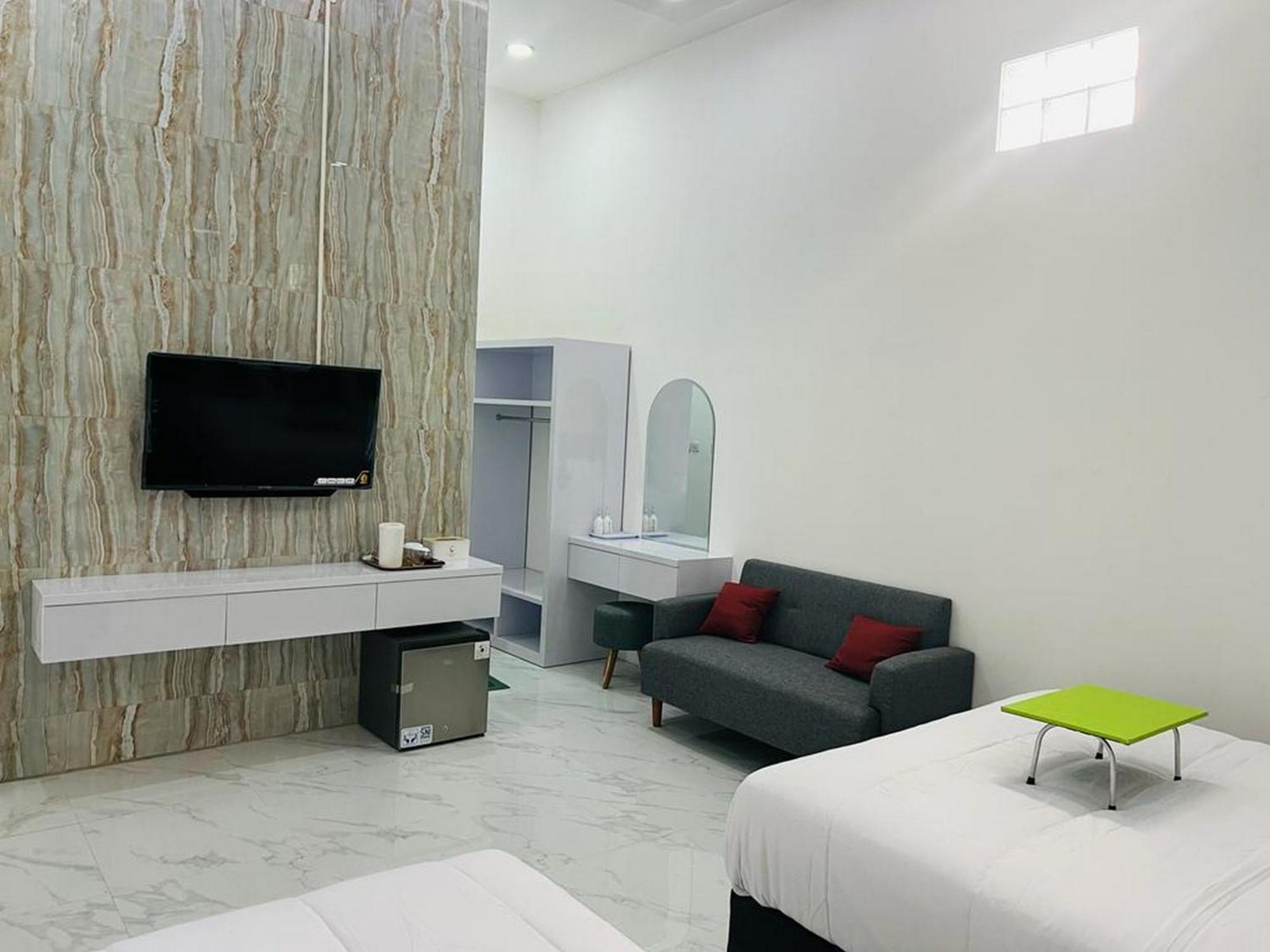 Urbanview Hotel Nimara Ngawi By Reddoorz Екстер'єр фото