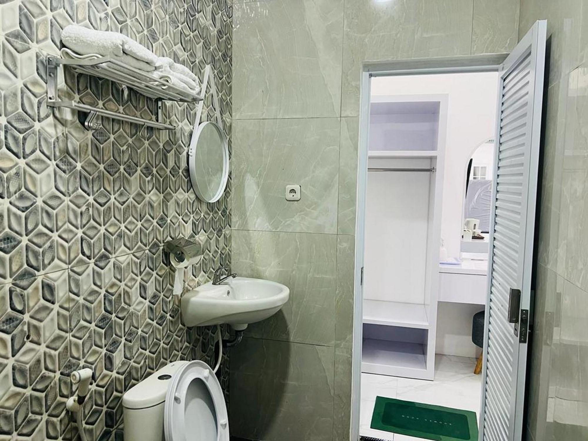 Urbanview Hotel Nimara Ngawi By Reddoorz Екстер'єр фото