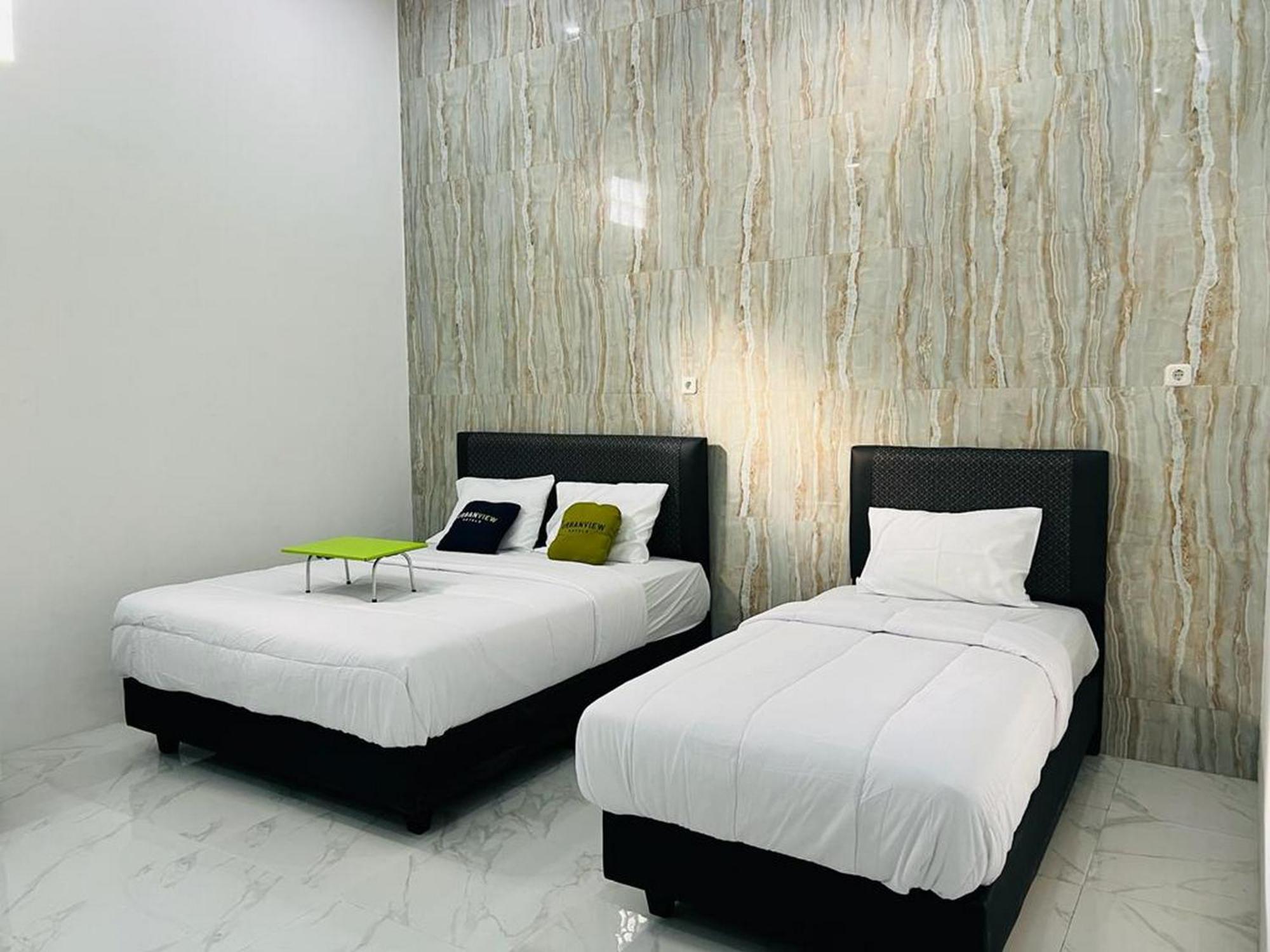 Urbanview Hotel Nimara Ngawi By Reddoorz Екстер'єр фото