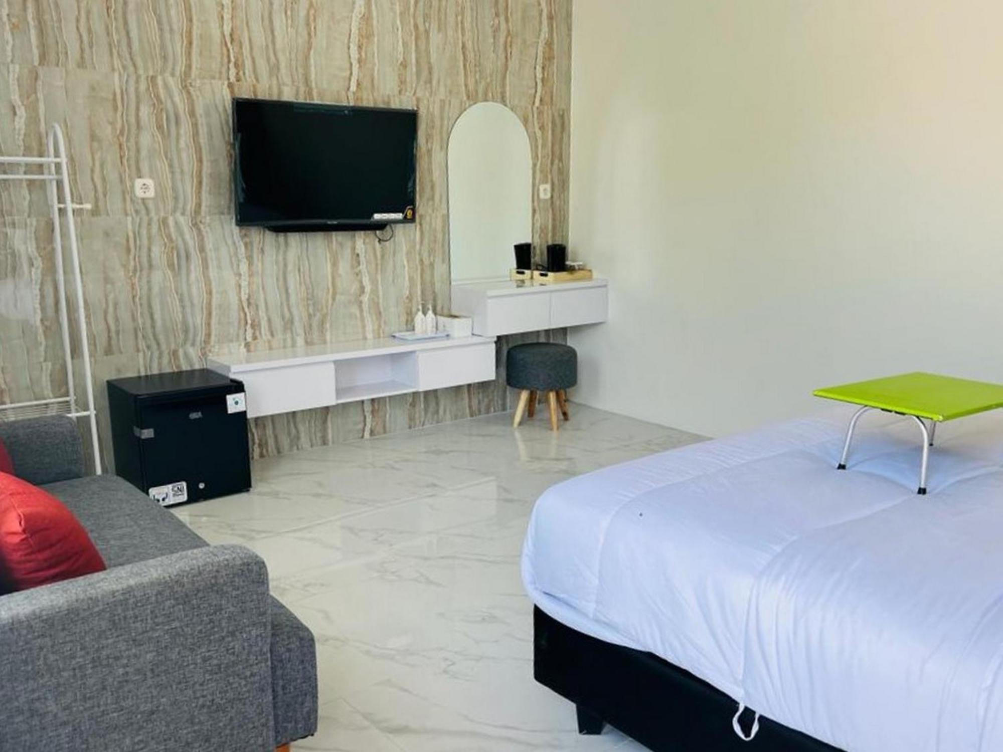 Urbanview Hotel Nimara Ngawi By Reddoorz Екстер'єр фото