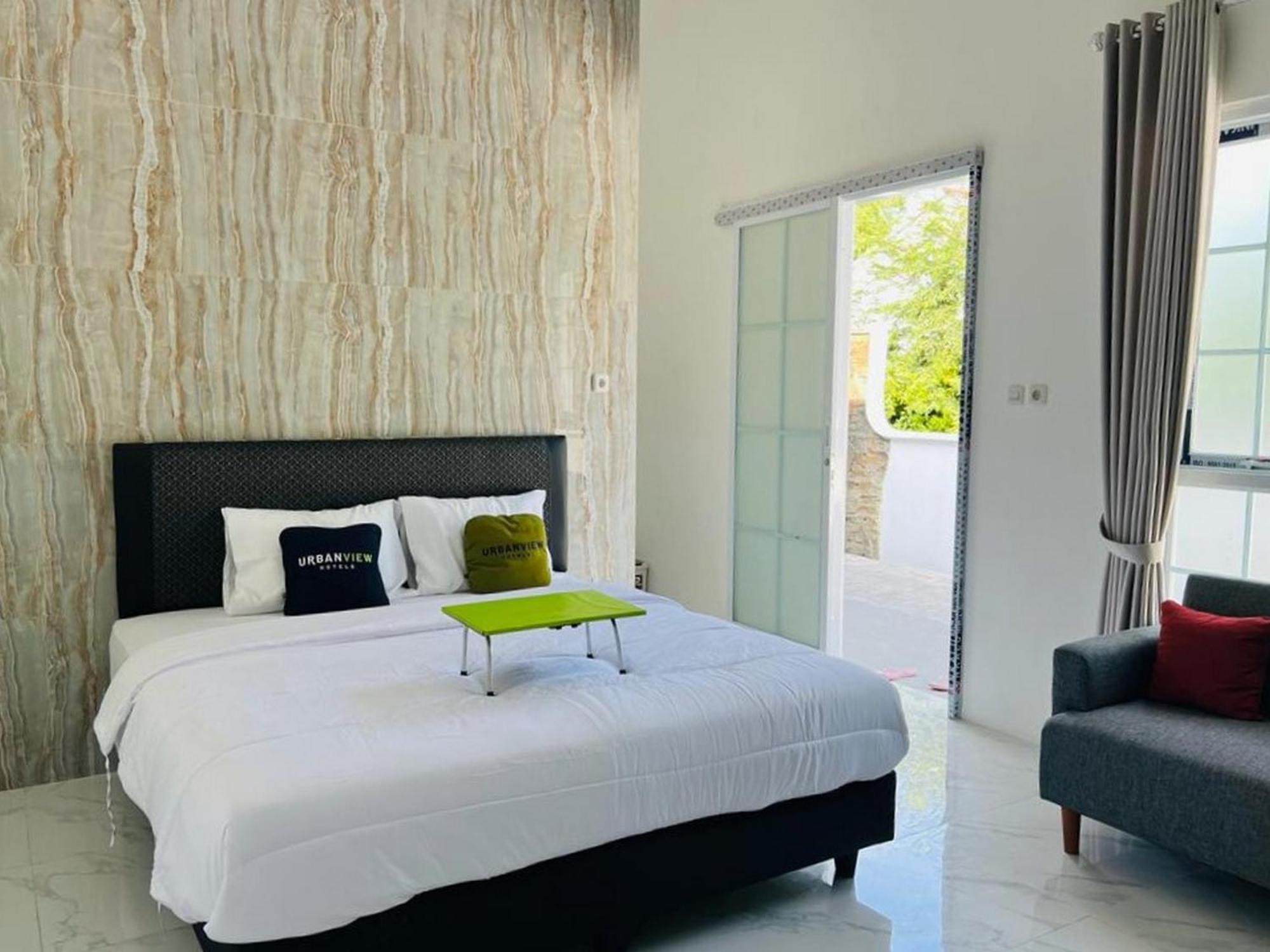 Urbanview Hotel Nimara Ngawi By Reddoorz Екстер'єр фото