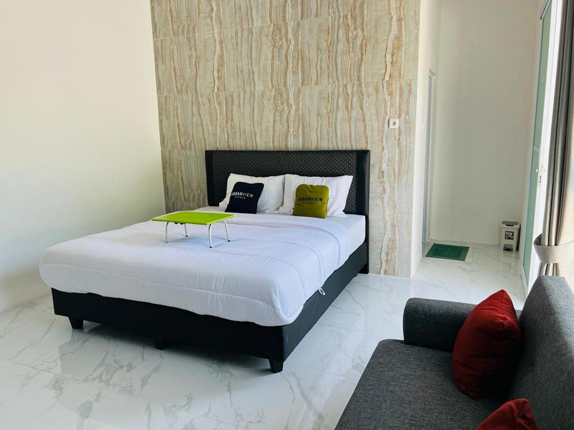 Urbanview Hotel Nimara Ngawi By Reddoorz Екстер'єр фото