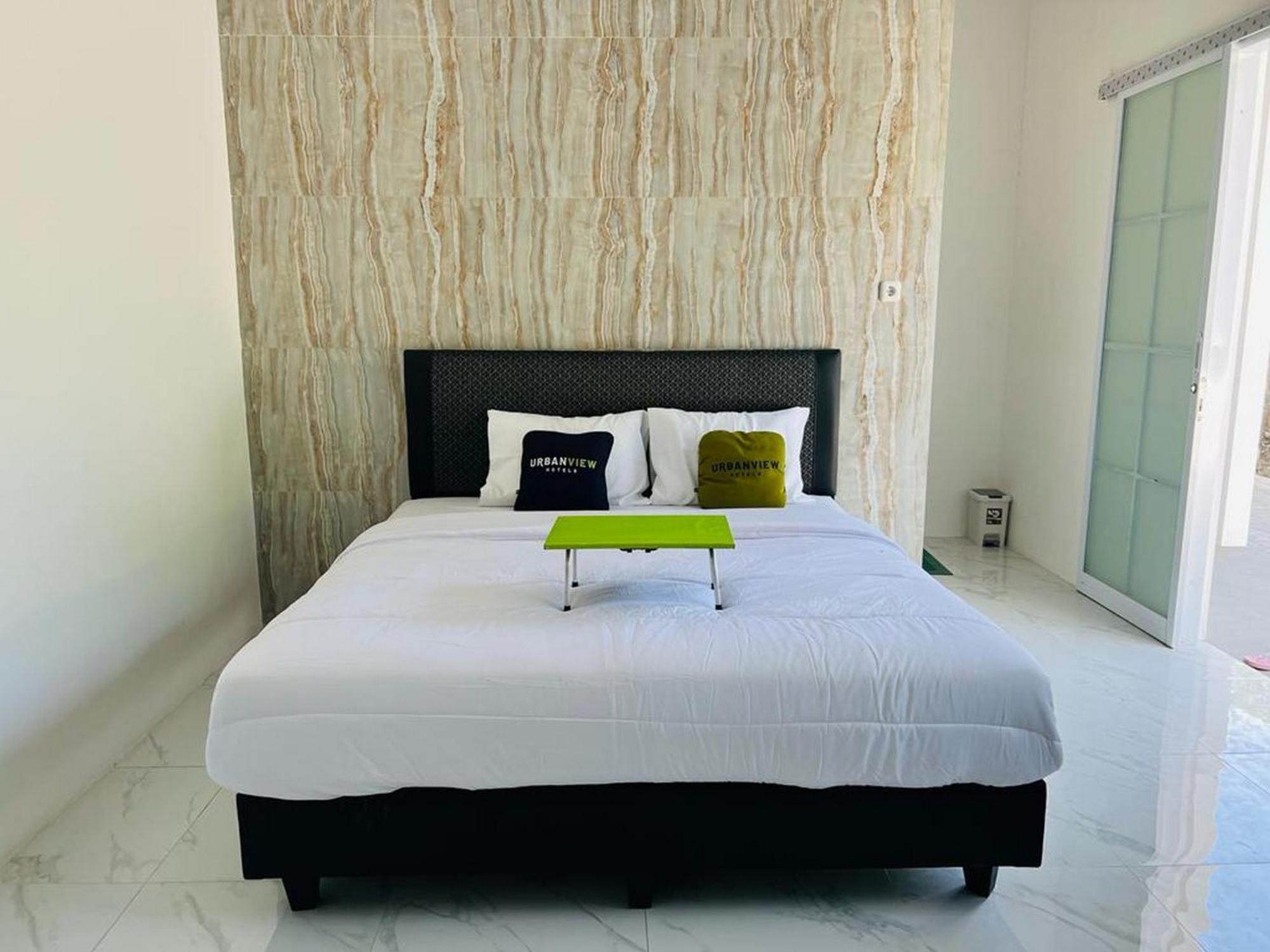 Urbanview Hotel Nimara Ngawi By Reddoorz Екстер'єр фото