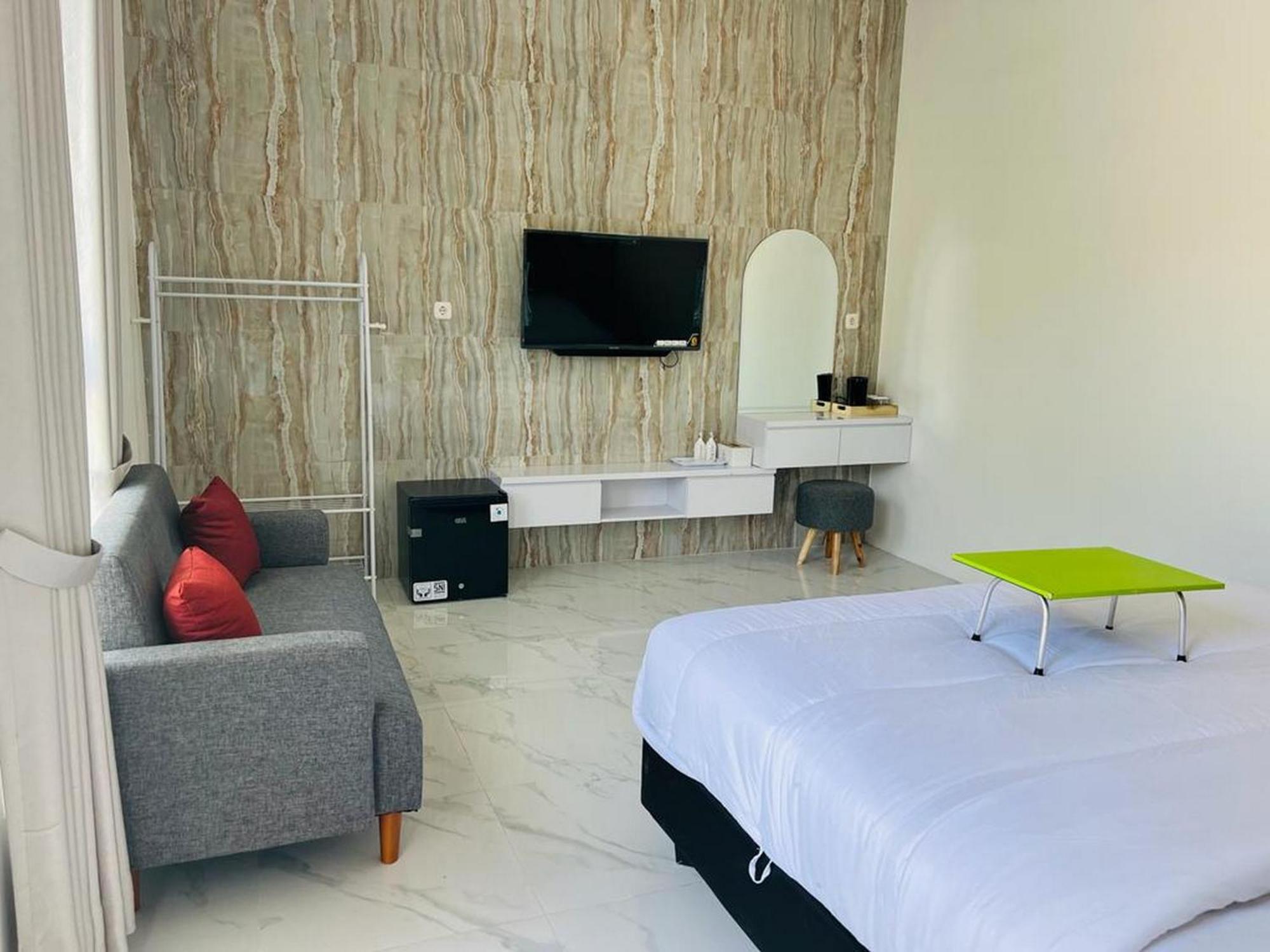 Urbanview Hotel Nimara Ngawi By Reddoorz Екстер'єр фото