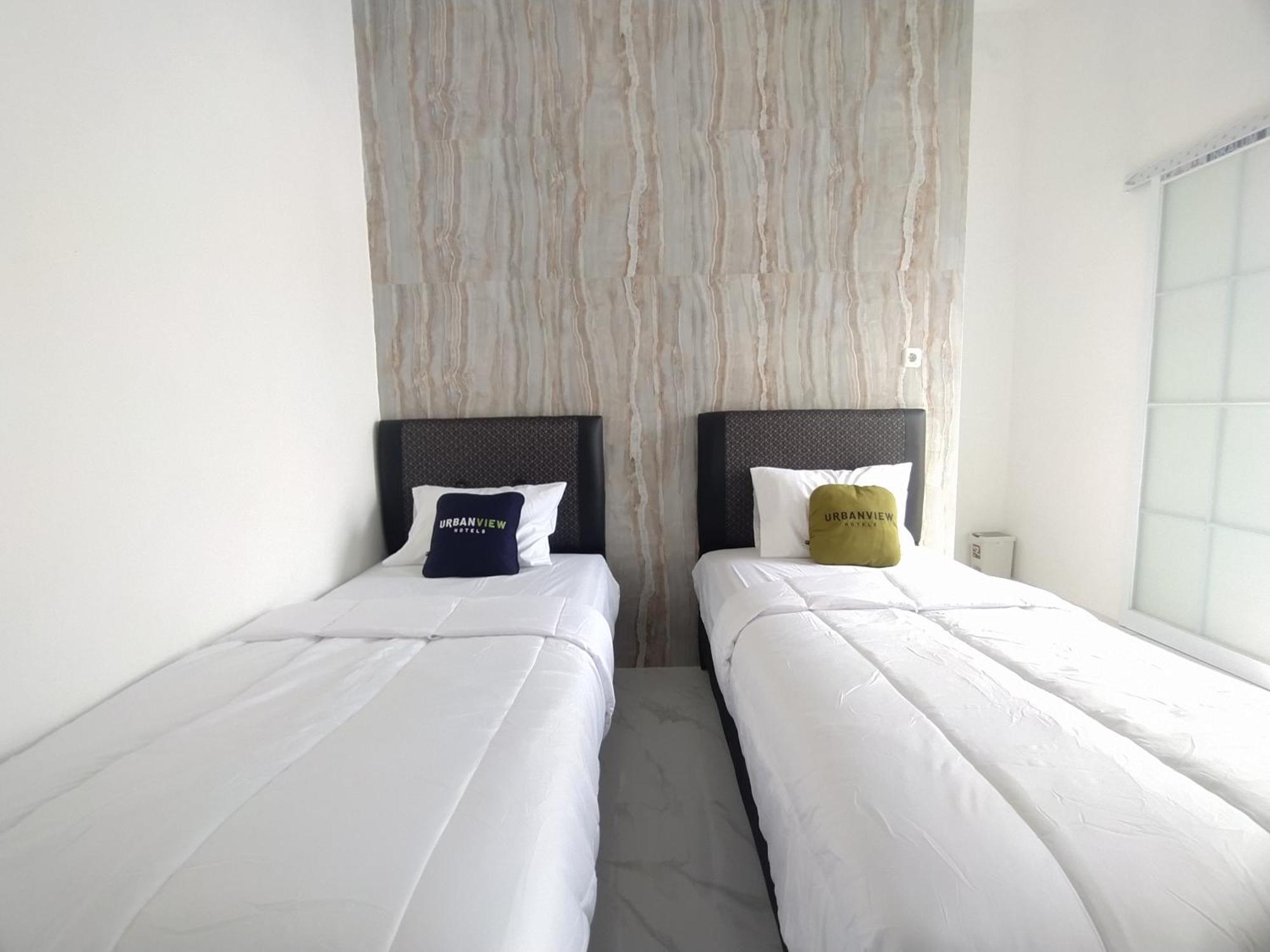 Urbanview Hotel Nimara Ngawi By Reddoorz Екстер'єр фото
