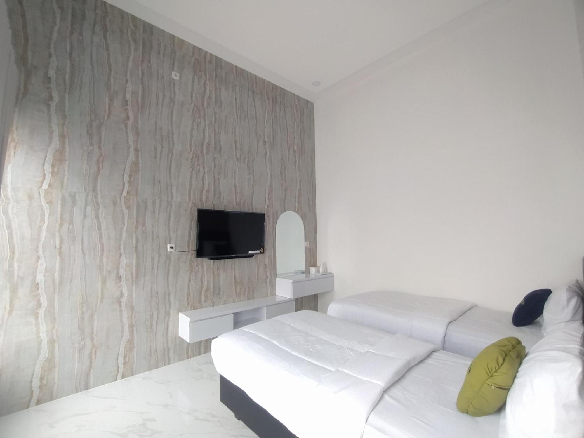 Urbanview Hotel Nimara Ngawi By Reddoorz Екстер'єр фото