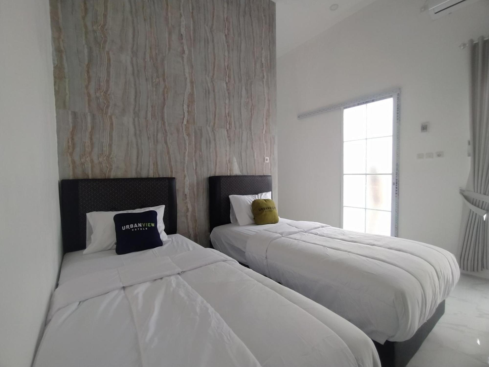 Urbanview Hotel Nimara Ngawi By Reddoorz Екстер'єр фото
