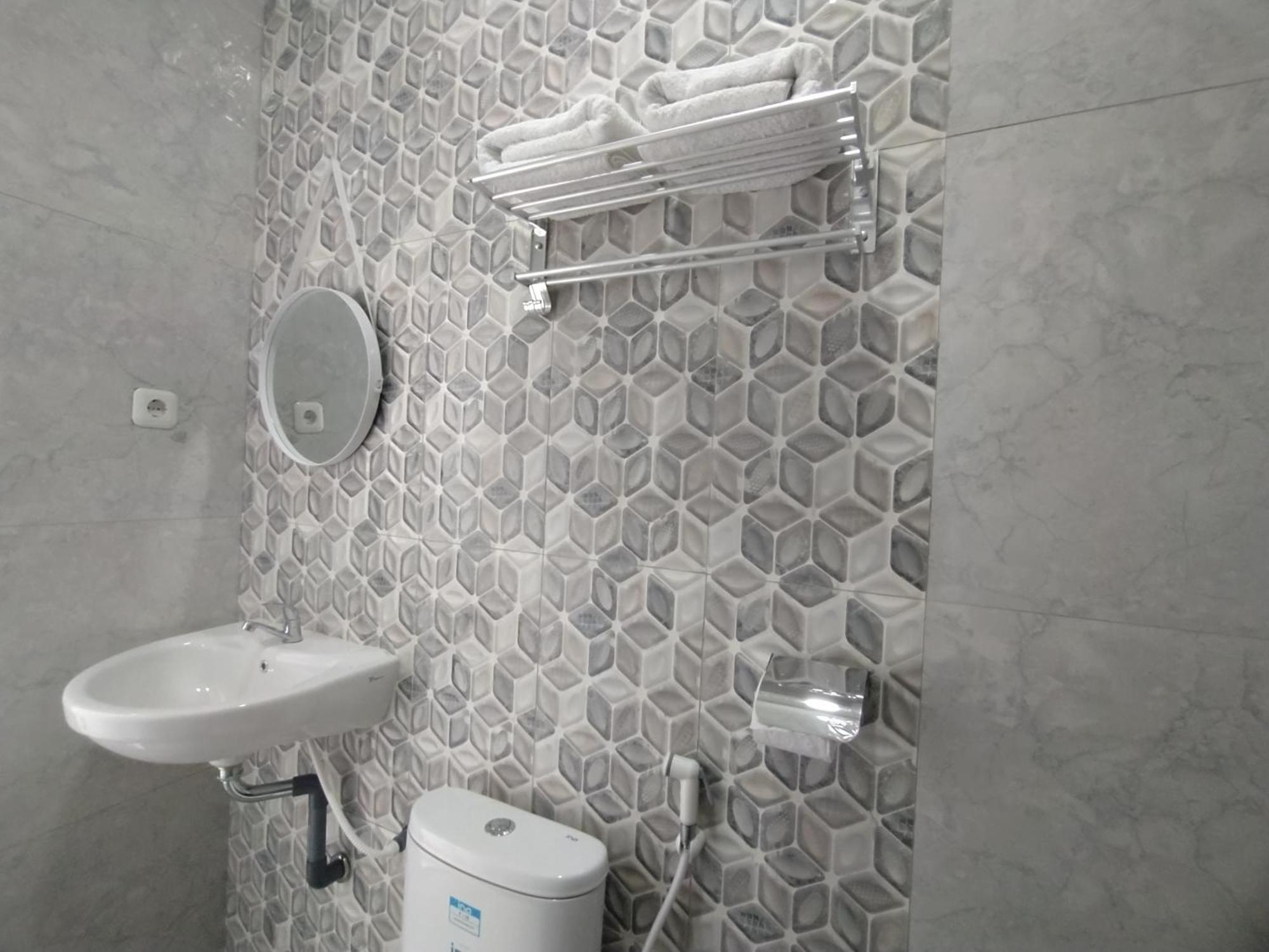 Urbanview Hotel Nimara Ngawi By Reddoorz Екстер'єр фото