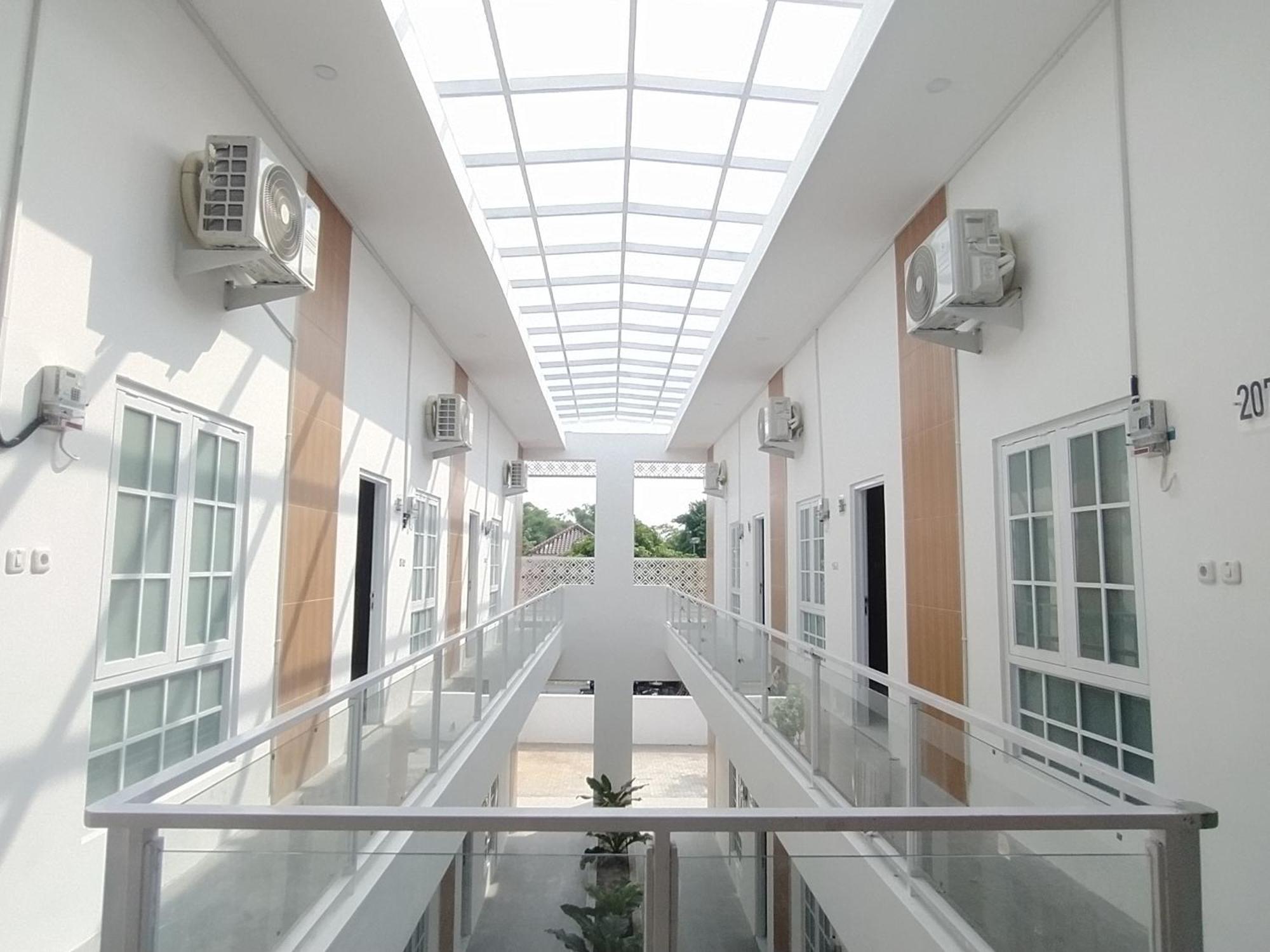 Urbanview Hotel Nimara Ngawi By Reddoorz Екстер'єр фото