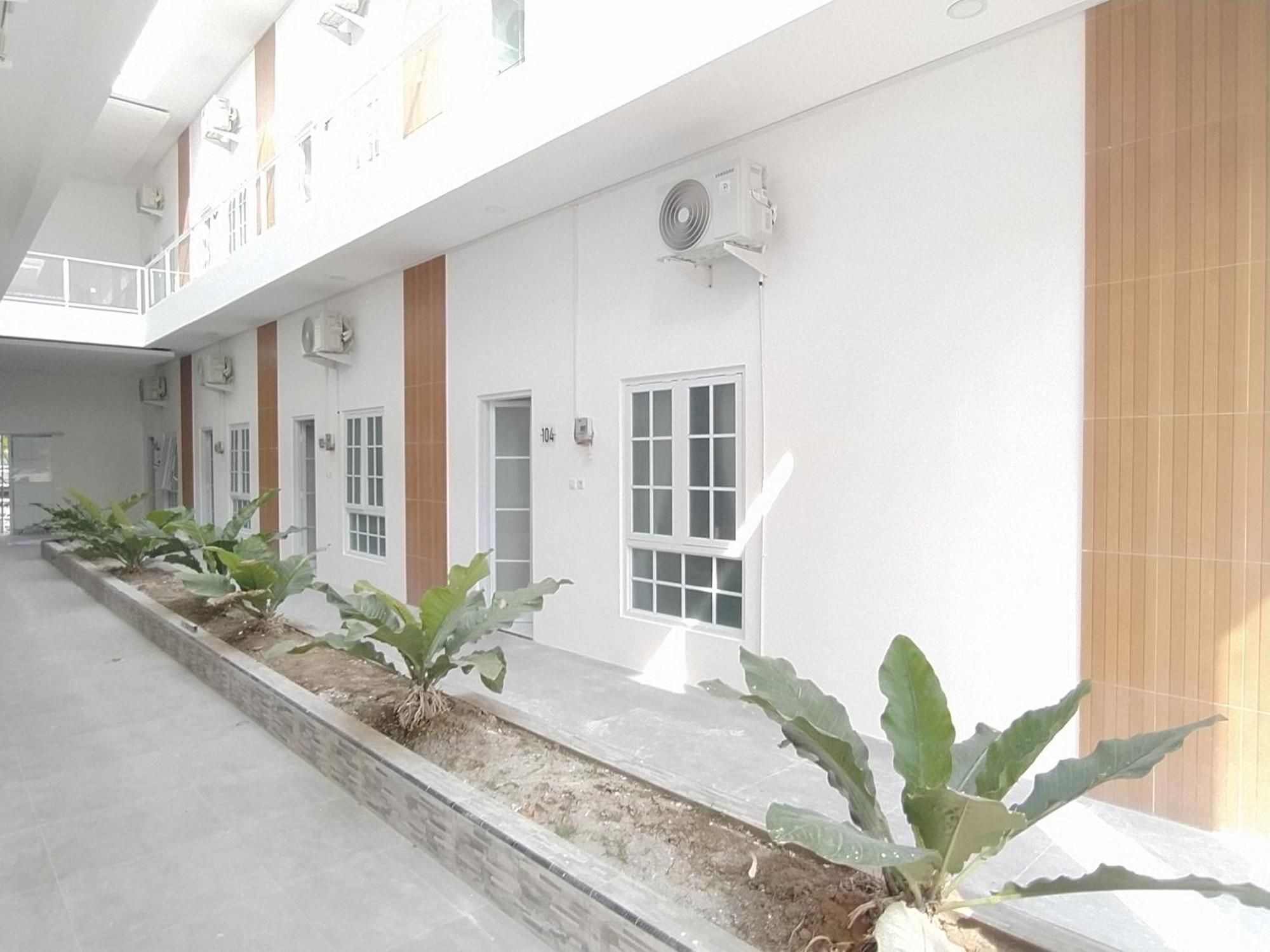 Urbanview Hotel Nimara Ngawi By Reddoorz Екстер'єр фото